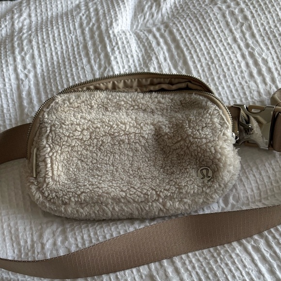 Lululemon Everywhere bag - Picture 1 of 3